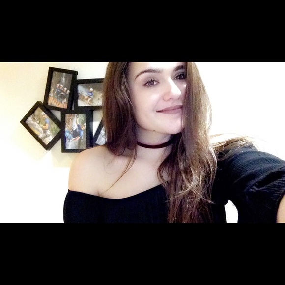 Off the shoulders Black Crop - Picture 2 of 2